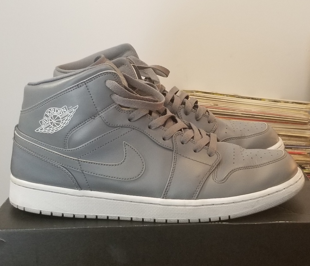 Jordan 1 Mid (Cool Grey)